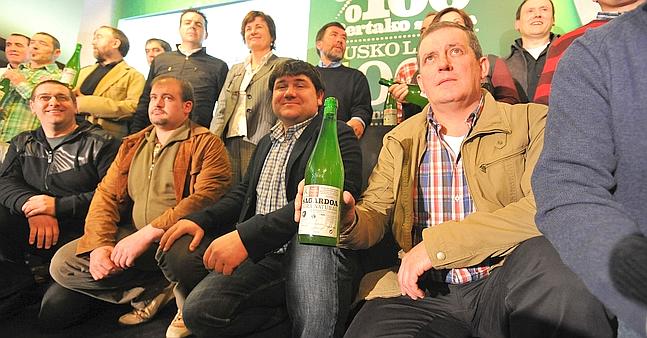Veinte productores empiezan a comercializar 860.000 litros de sidra con label