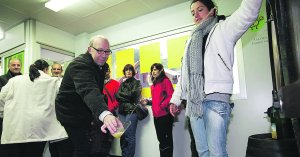 La intensa lluvia impidió la actuación musical en el manzanal del museo.