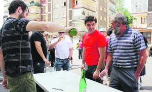 Antziola disfrutó con la celebración de su fiesta en torno a la sidra.