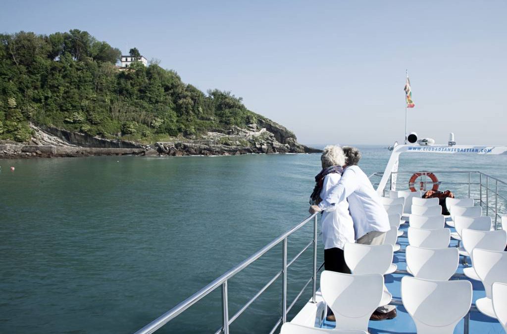 LA SIDRA Y EL MAR, Ruta por museos, comer en una sidrería y navegar por la costa.