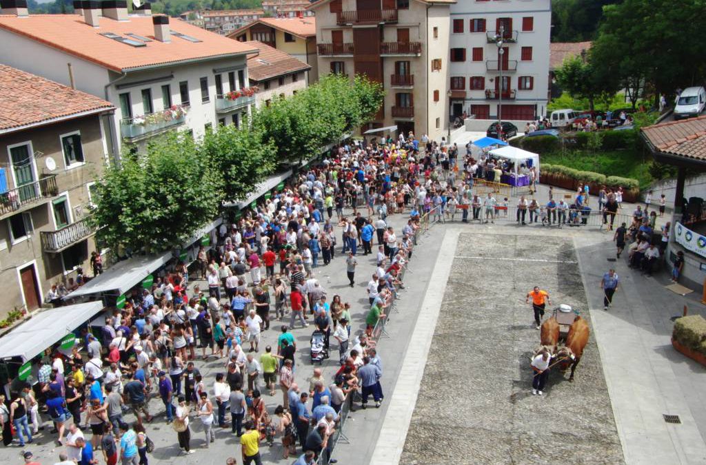 Mucha gente en “Santa Ana” de Astigarraga.