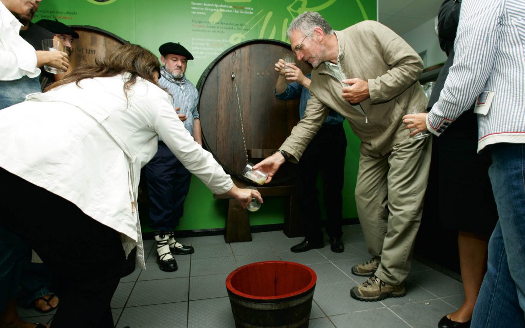 Enero 2013: Sidras de Petritegi y Lizeaga para degustar en Sagardoetxea.