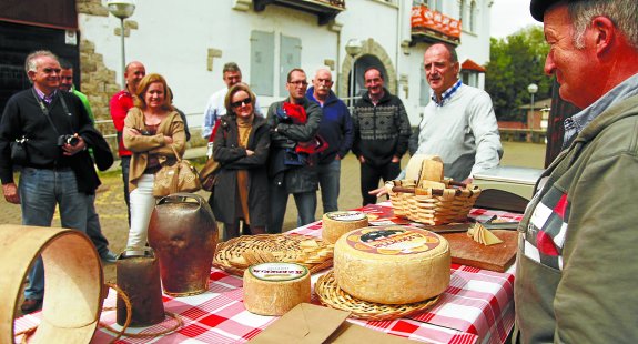 Buen ambiente y gran afluencia de visitantes esta Semana Santa en Sagardoetxea.