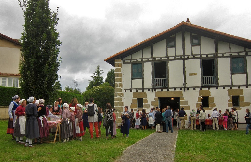 Fiesta de la sidra Txotx en el caserío Katxola.