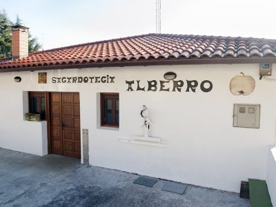 Sagardoaren Lurraldeako ALBERRO Hernaniko sagardotegia