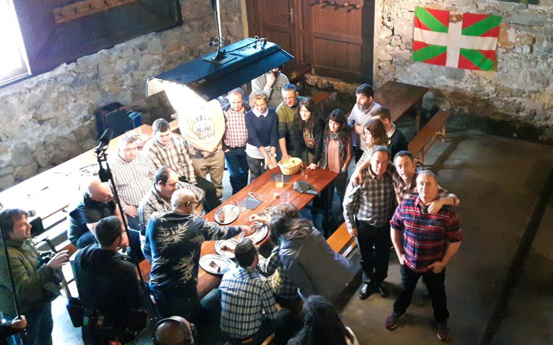Aurpegi ezagunak sagardotegietan txotx boladan