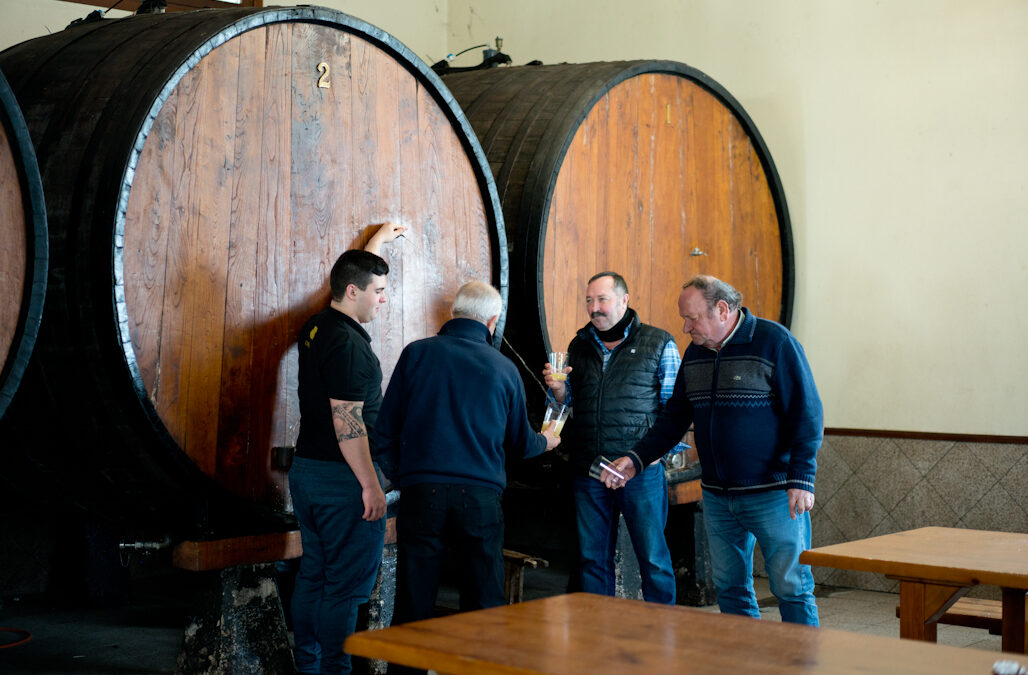 alorrenea_sagardotegia-sidra-cider-basque_txotx_reservar-kupelak