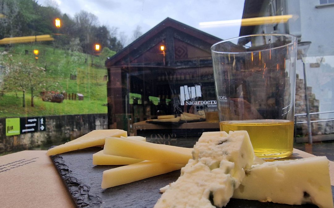 Semana Santa 2022 en Sagardoetxea: Degustación de sidra y quesos de Euskal Herria